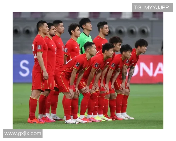 足球明星出场时的经典动作瞬间解析与精彩回顾